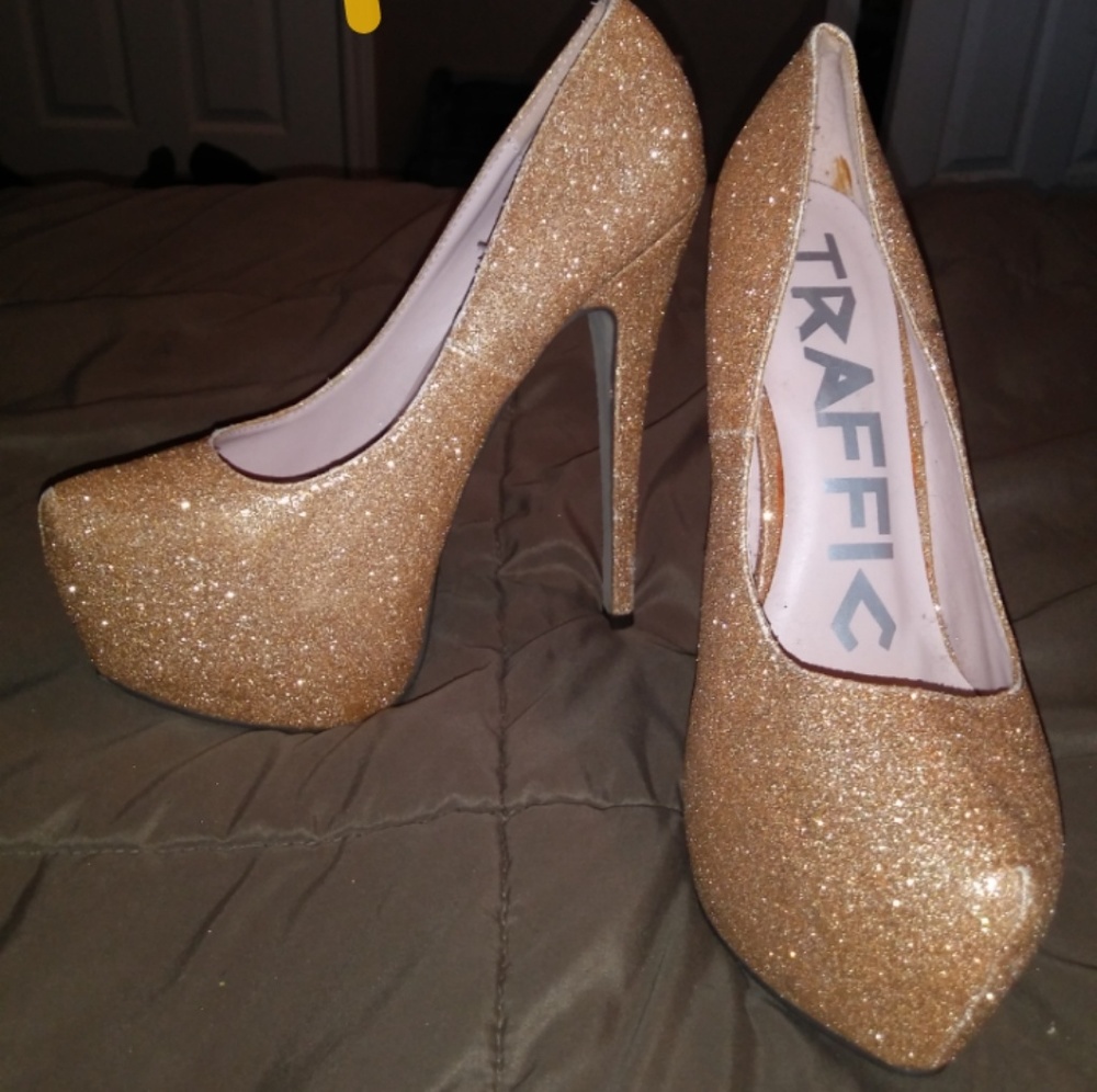 High Heels - Picture 4 of 8